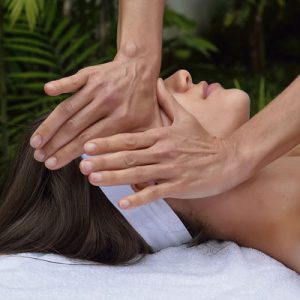 Técnica Pilar M. Correcher especialista en masaje estético formadora
