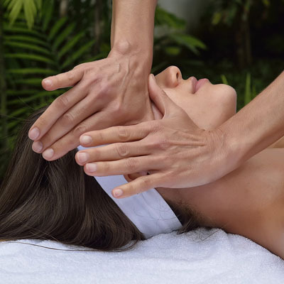 Técnica Pilar M. Correcher especialista en masaje estético formadora
