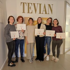 Escuela Tevian Valencia participantes en el curso remodelaje facial con Pilar Correcher